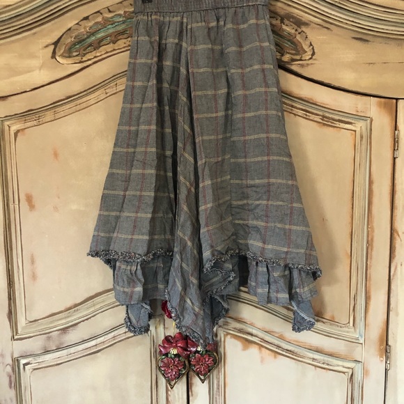 Plaid Fall Midi Skirt Frayed Size Small
Fall skirt - Picture 3 of 13